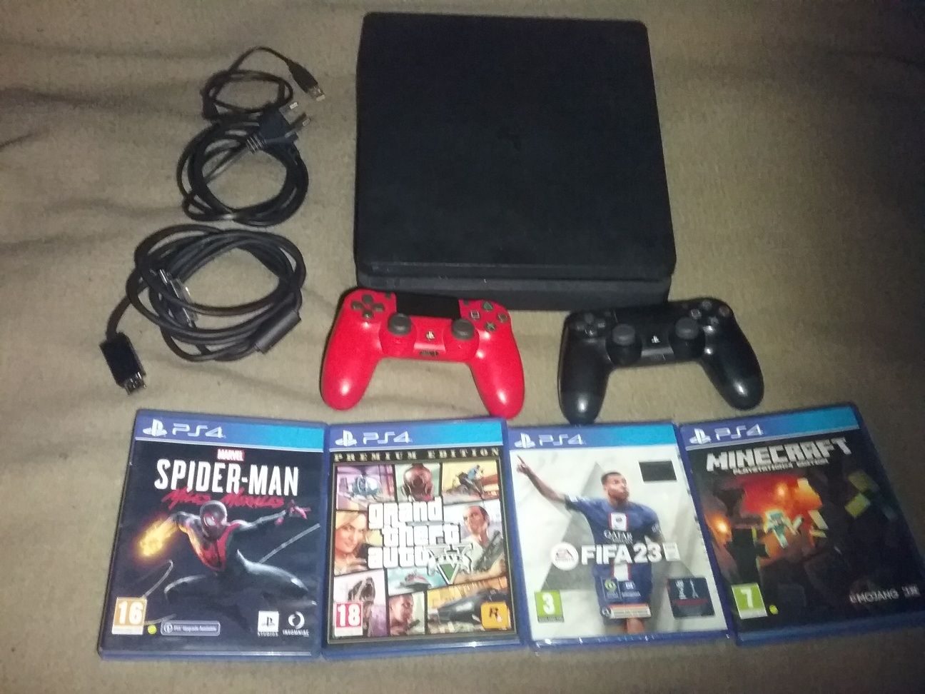 PS4 slim si PRO cu GTA5 ,FIFA 2024 ,Minecraft ,Spiderman si MANETE PS4