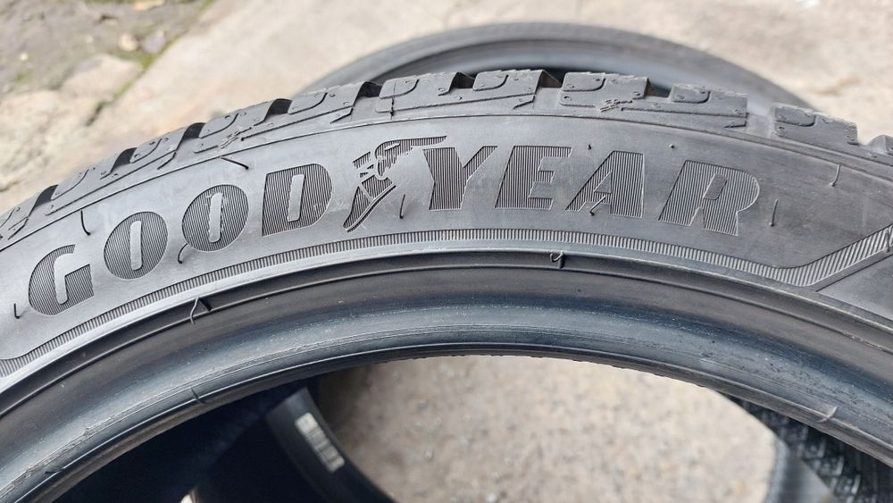 Зимни гуми 225/45/18 Goodyear Ultragrip Performance + 2 броя
