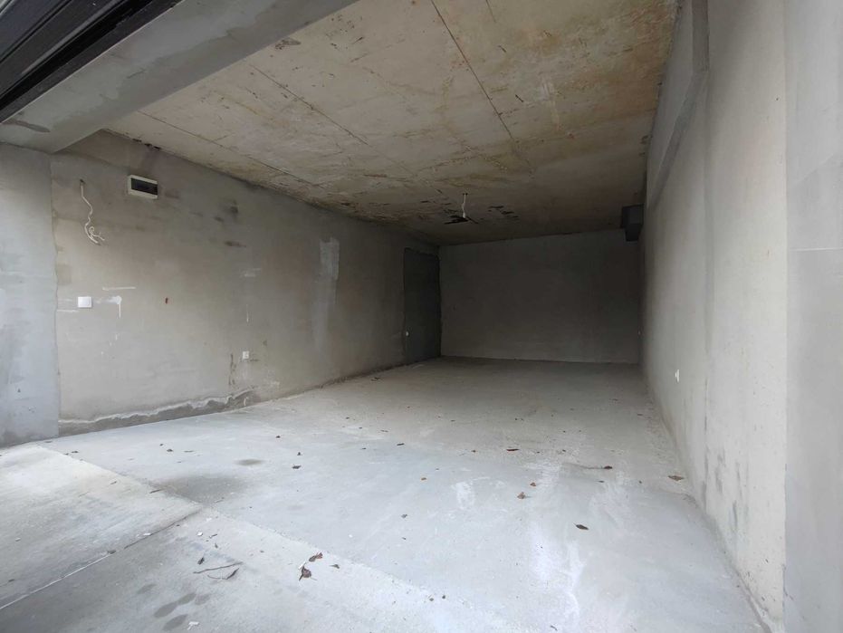 Самостоятелен партерен двоен гараж левски/изгрев