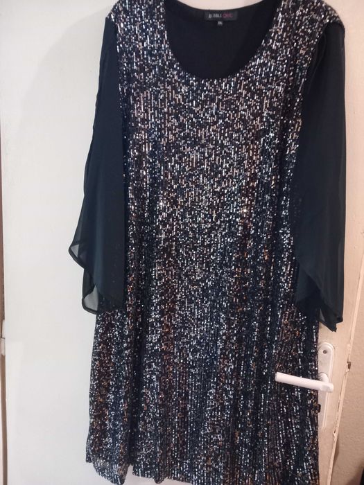 Черна официална рокля с пайети