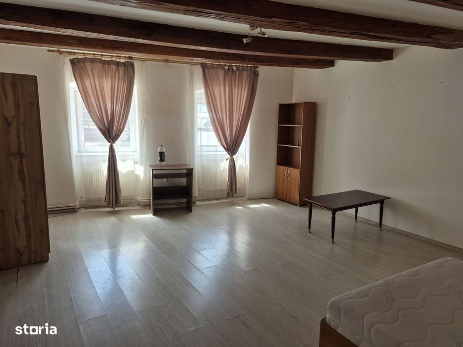 Apartament la casa spatios central