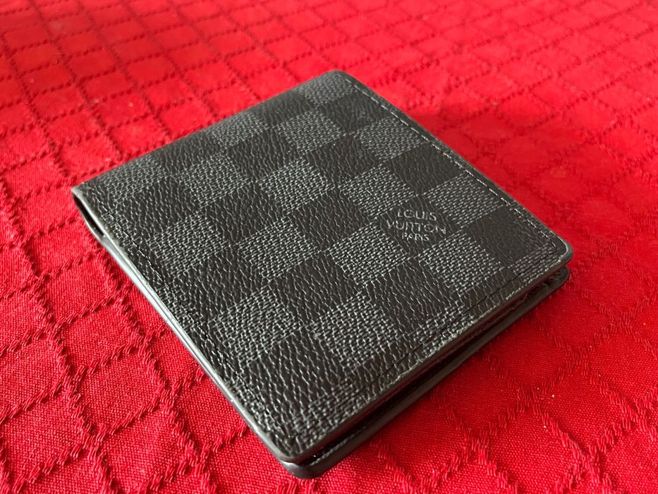 LOUIS VUITTON - портфейл