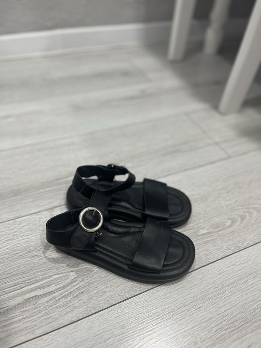 Сандали на девочку