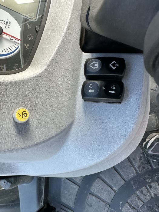 Трактор New Holland TD5.95 с плуг Madara