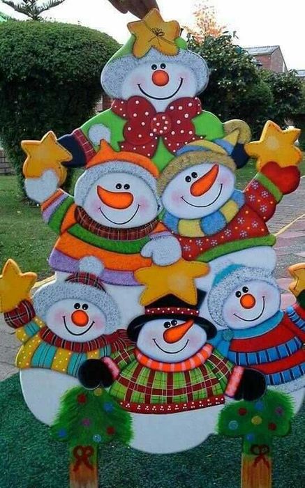 Новогодний декор из пенопласта снежинки, ёлки, игрушки, снеговики