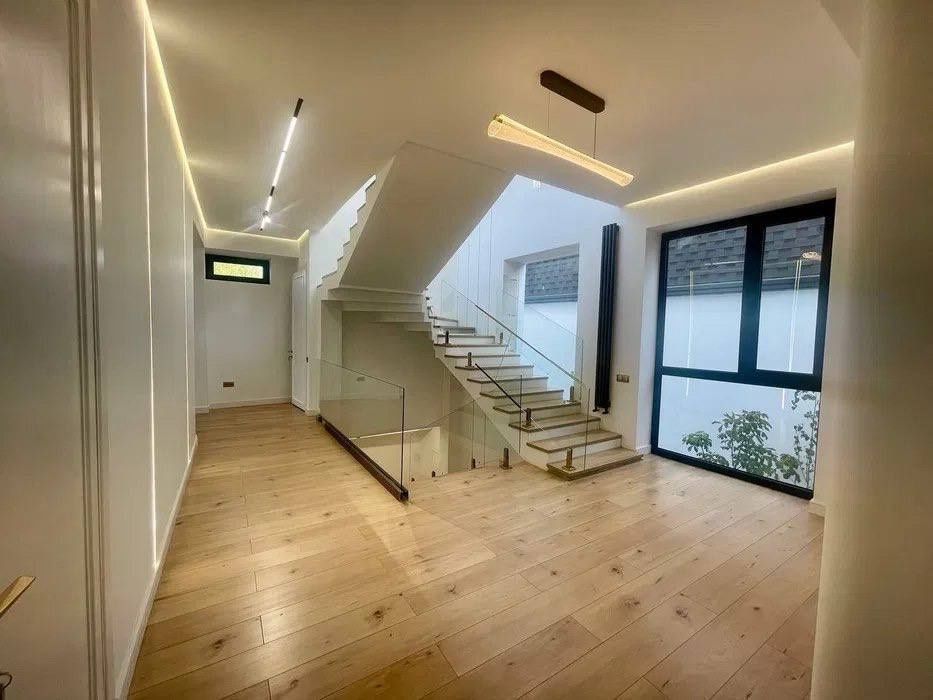 Продам евро на Циалковском 2 сотки 5 комнат 2 уровня