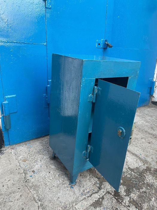 Продам металлический сейф