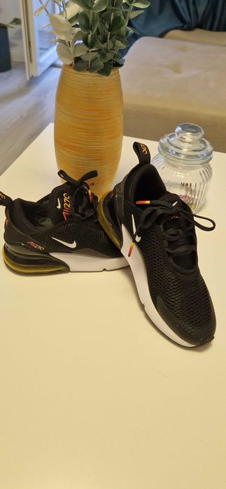 Adidasi Nike 270