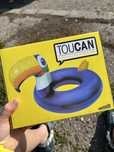 Colac XXL Tucan - rezistent, colorat, ideal pentru piscină sau mare