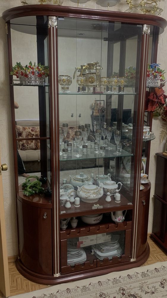 Продам Шкаф, сервант