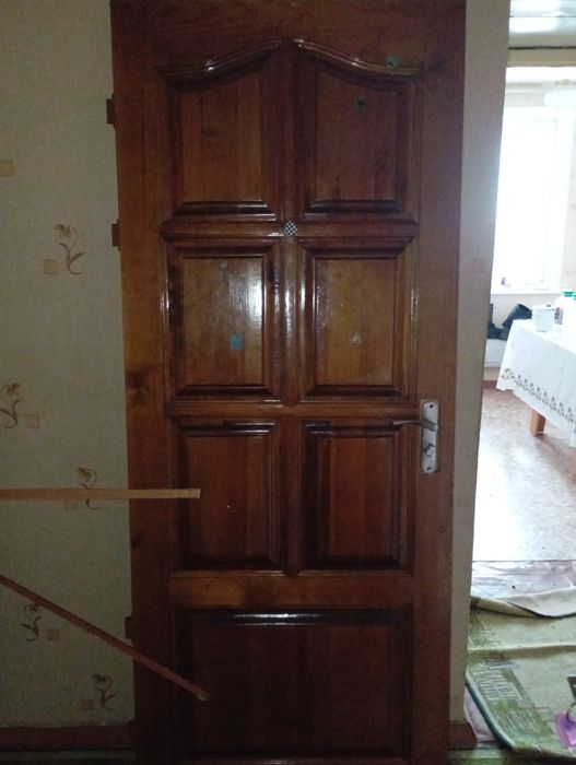 Дверь деревянная