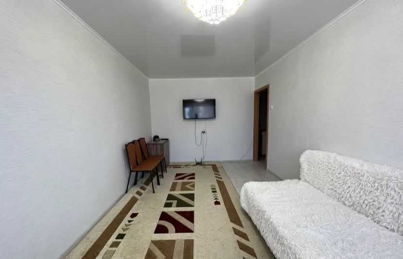 Продается 2-комнатная квартира в спальном районе города, 54.9 кв.м.