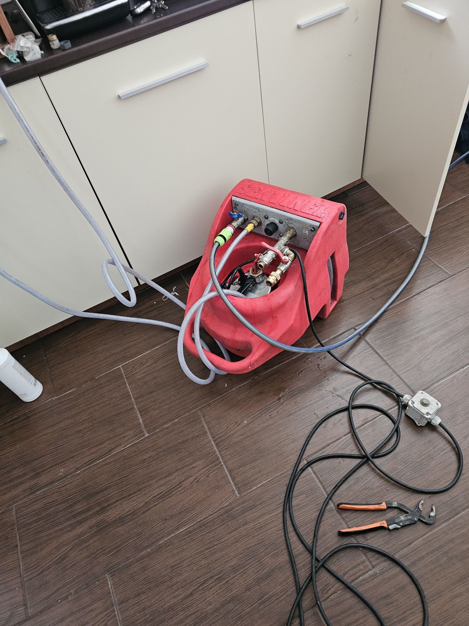 Executie instalatii sanitare,incalzire in pardoseala