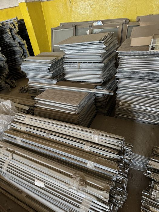 Метални стелажи