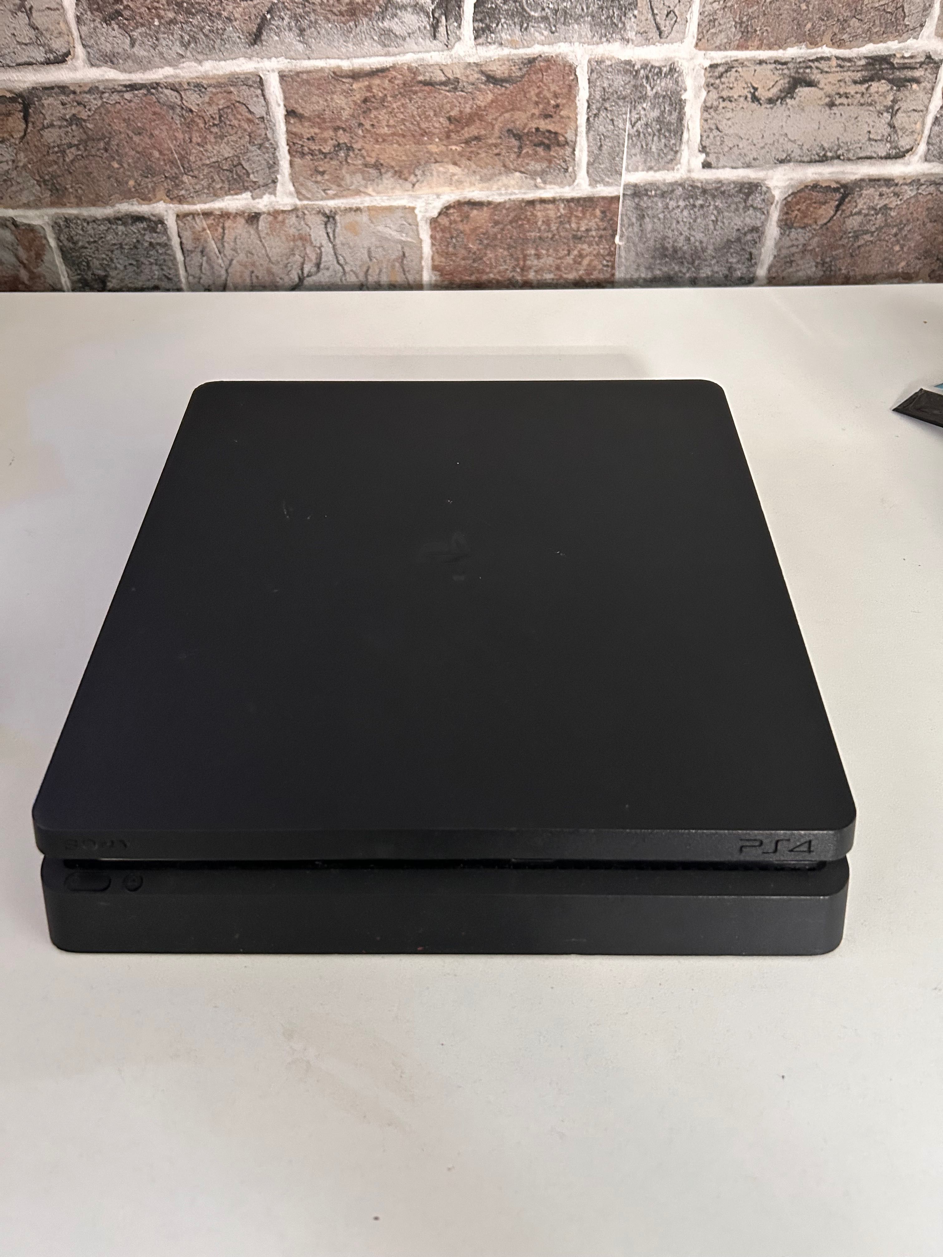 Playstation 4 + 1 controller + jocuri (pret negociabil)