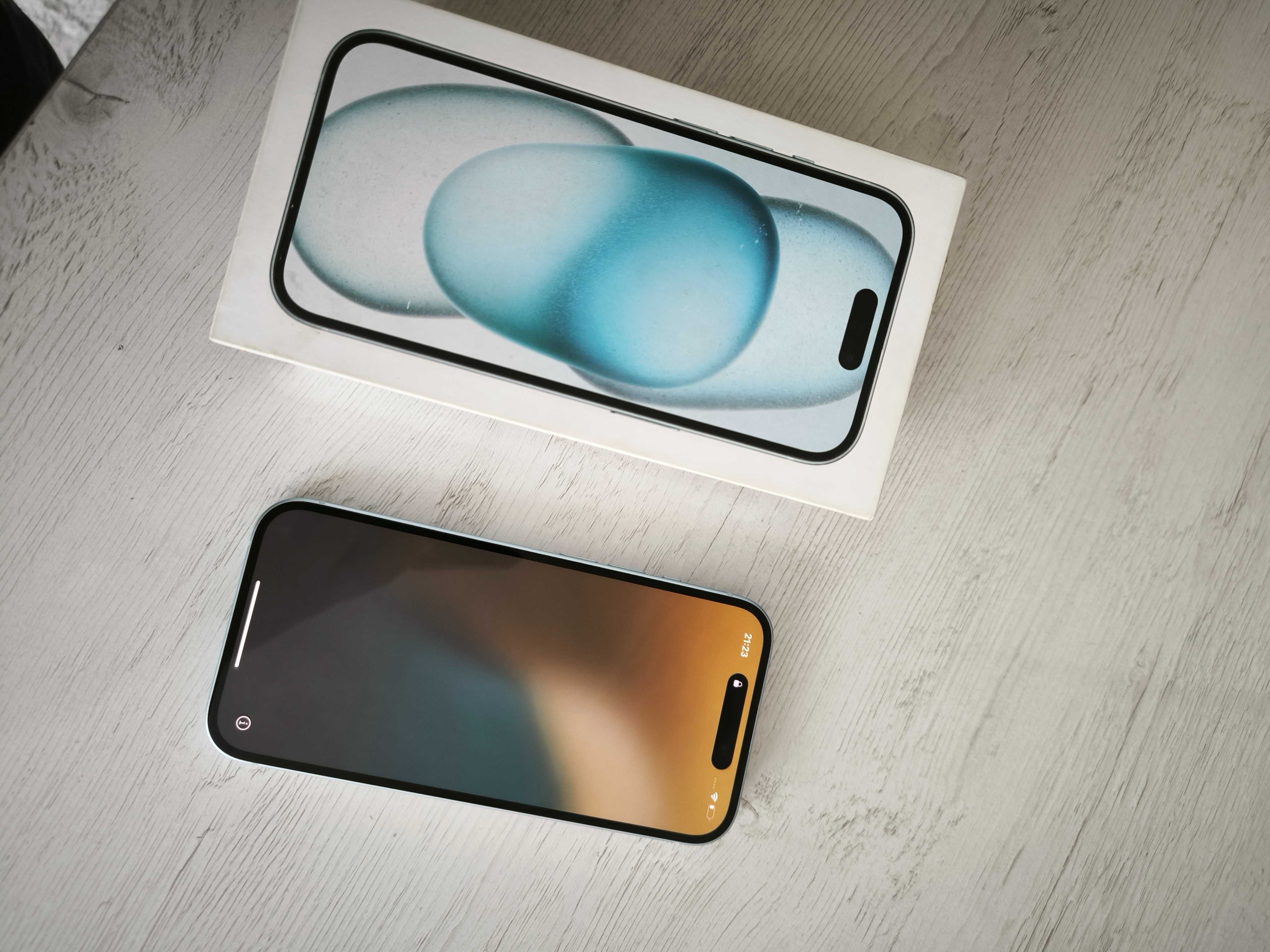iPhone 15  256Гб