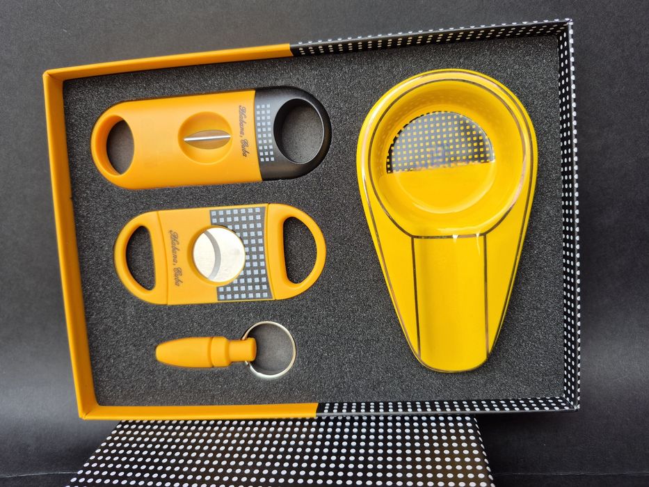 Подаръчен комплект за пури,с лого,два цвята