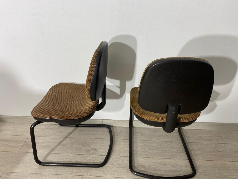 Scaun cu Structură Metalică; Scaun Confortabil și Rezistent