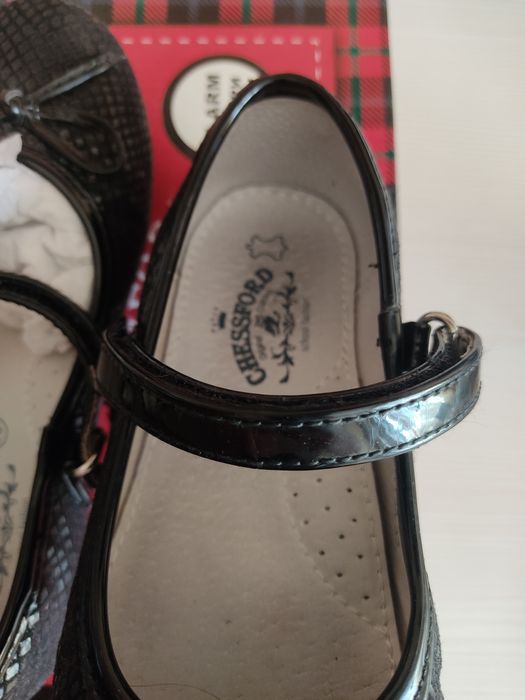 Продам туфли для девочки