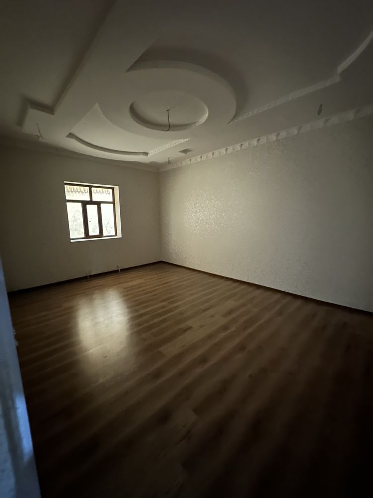 Hovli sotiladi uchastka