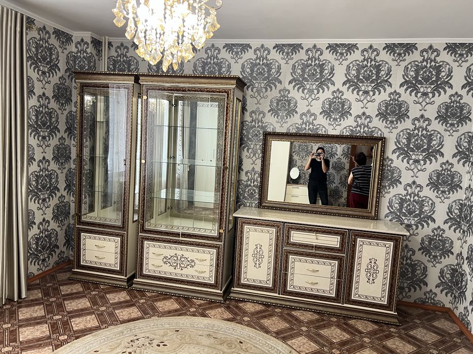 Продам дешево гарнитур