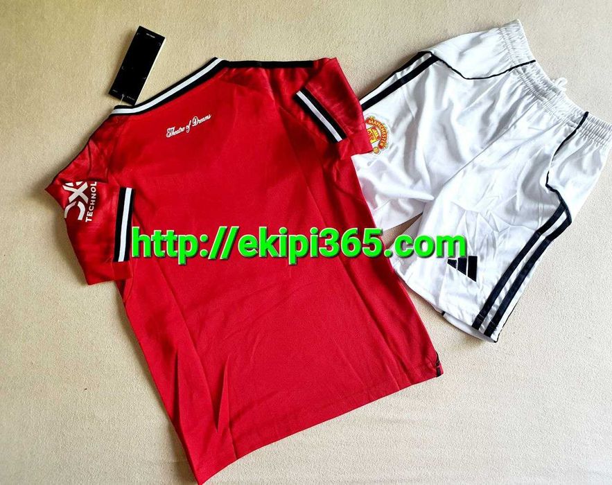 Манчестър Юнайтед титулярен детски футболен екип 2025/26