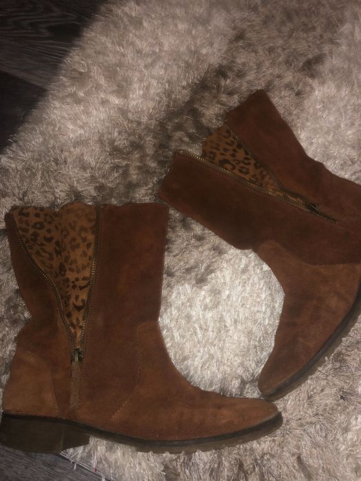 Ghete piele întoarsă Bershka