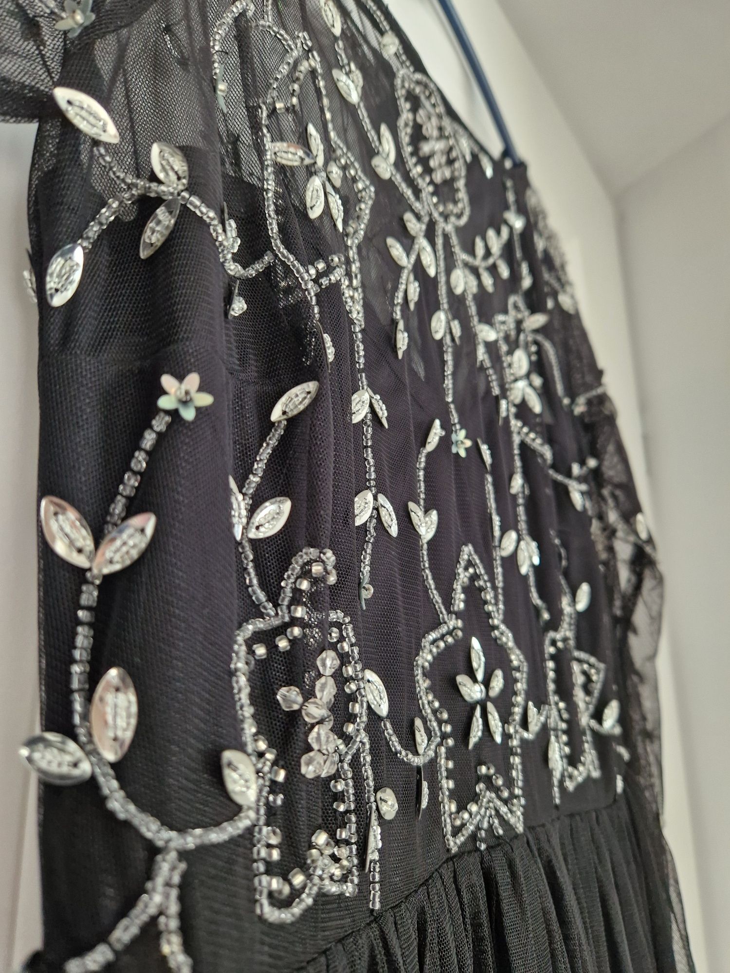 Rochie lunga neagra si cu aplicatii