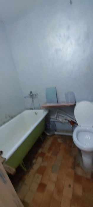 Продаётся 1 ком квартира в чирчике 4 мкн 4 этаж не далеко от дороги