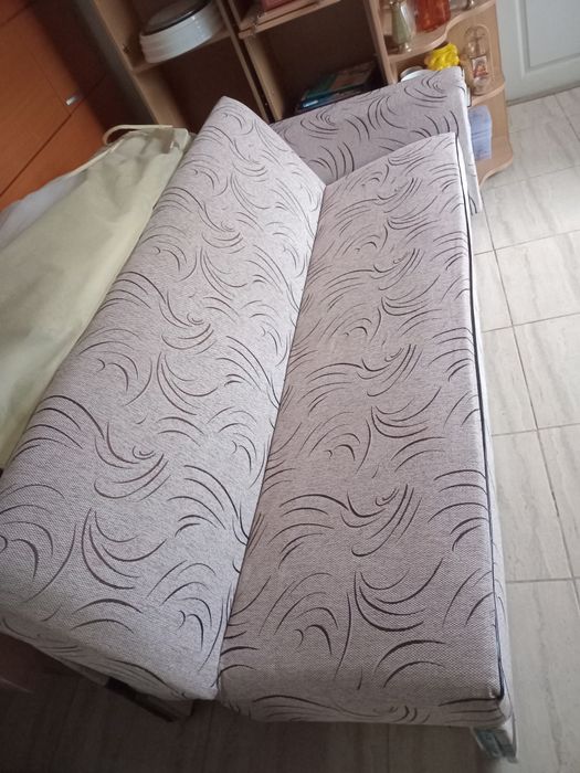 Vand o canapea si un coltar!
