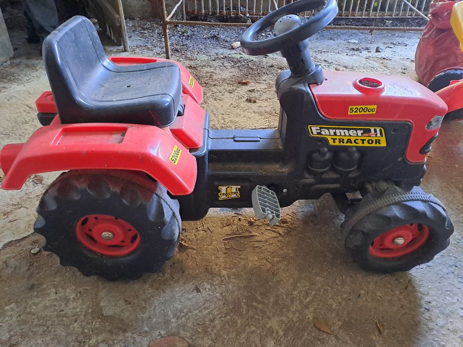Tractoras copii cu pedale