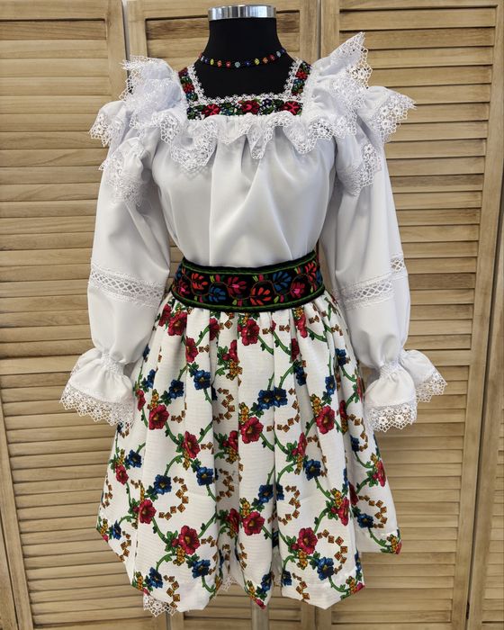 Costum popular din maramures femei
