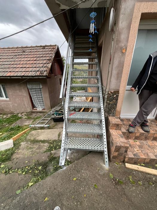 Scări metalice zincate