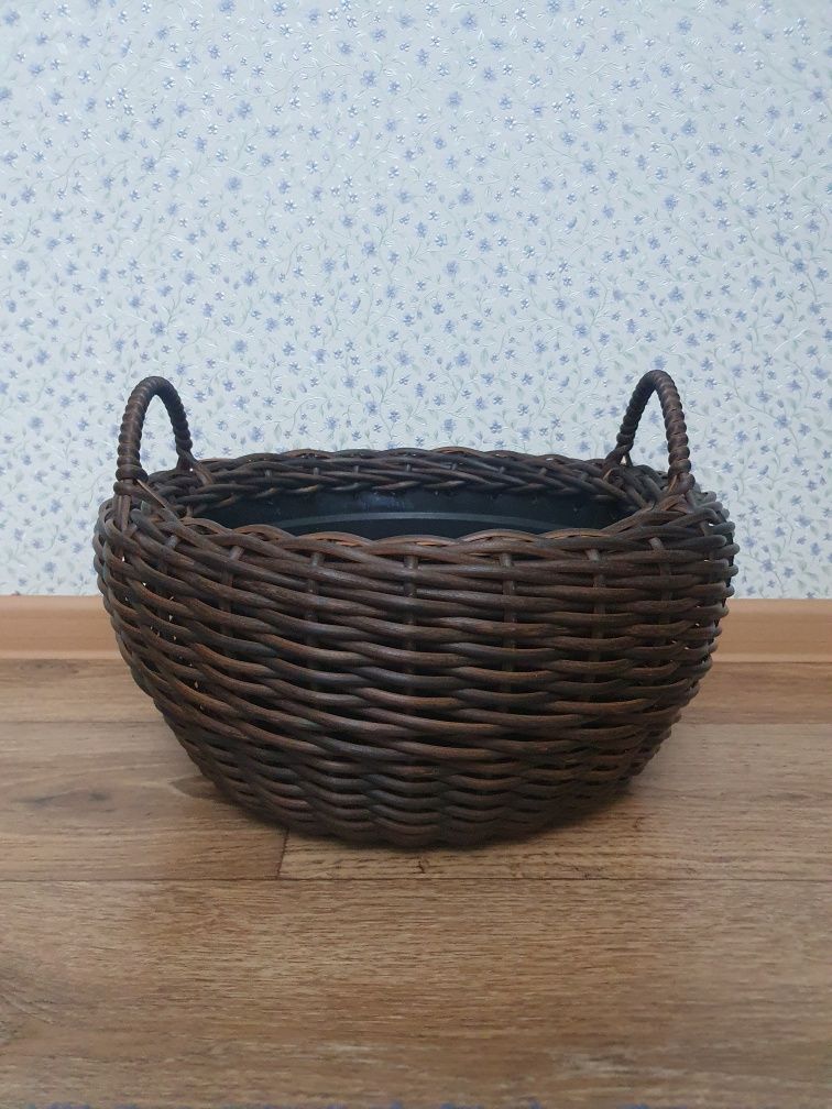 Кашпо из ротанга