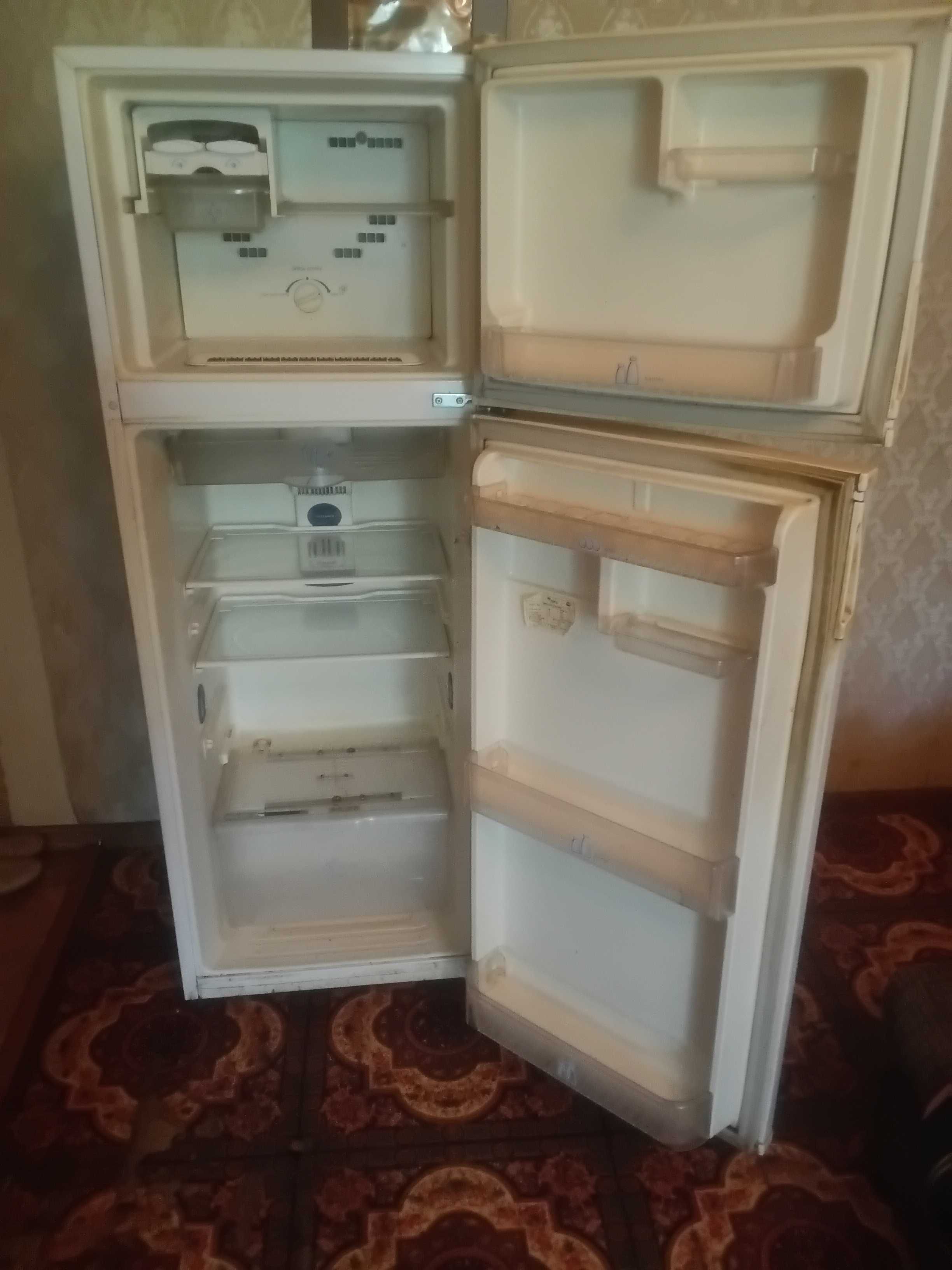 Холодильник бу продам _30 000тг (торг уместен)