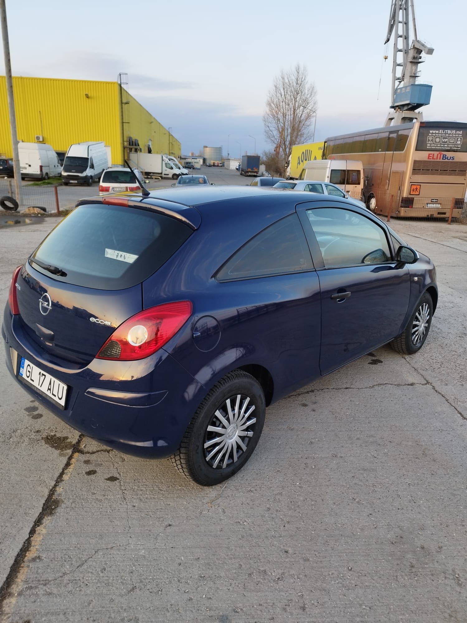 Corsa an 2009 -100000 km distribuție ambreiaj anvelope noi