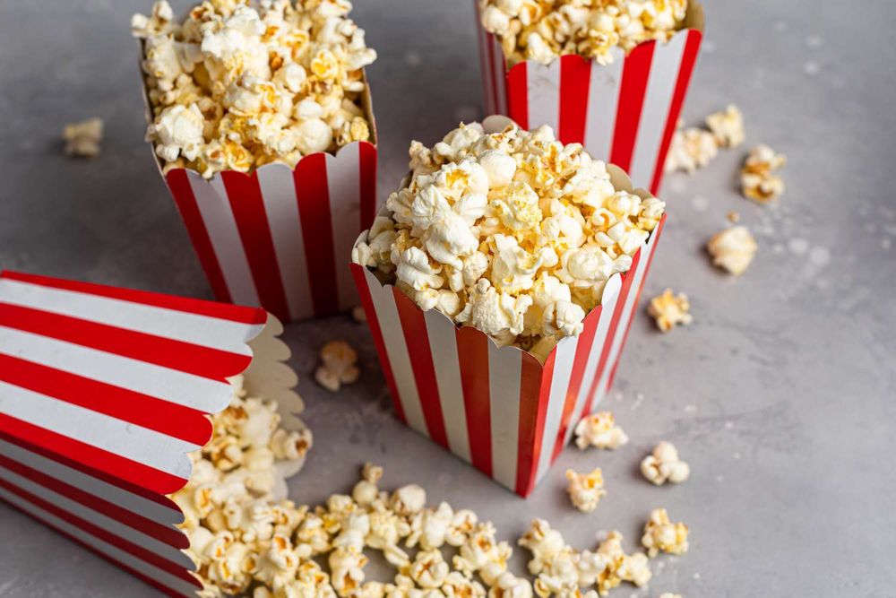 Cutii popcorn + boabe popcorn punga de 5 kg