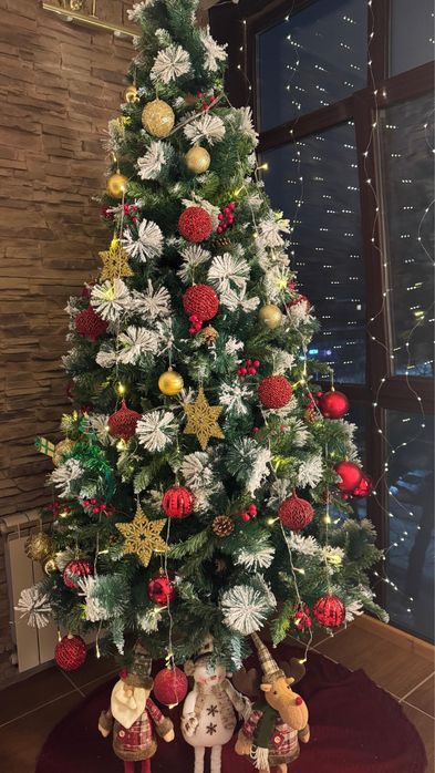 Продам елку. Высота 1.8. Цена 25 000