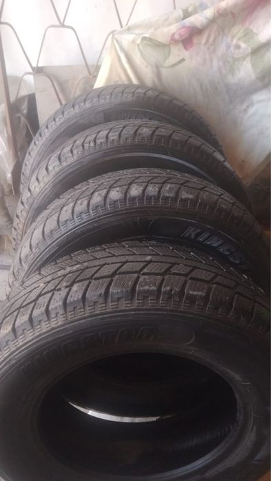 Продам комплект зимней резины 217/70/16