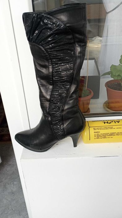 Продам зимнюю и осеннюю обувь размер 36-37