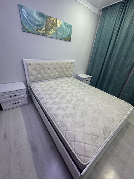 Продам в хорошем состоянии красивую  двухспальную (160*200) кровать бе