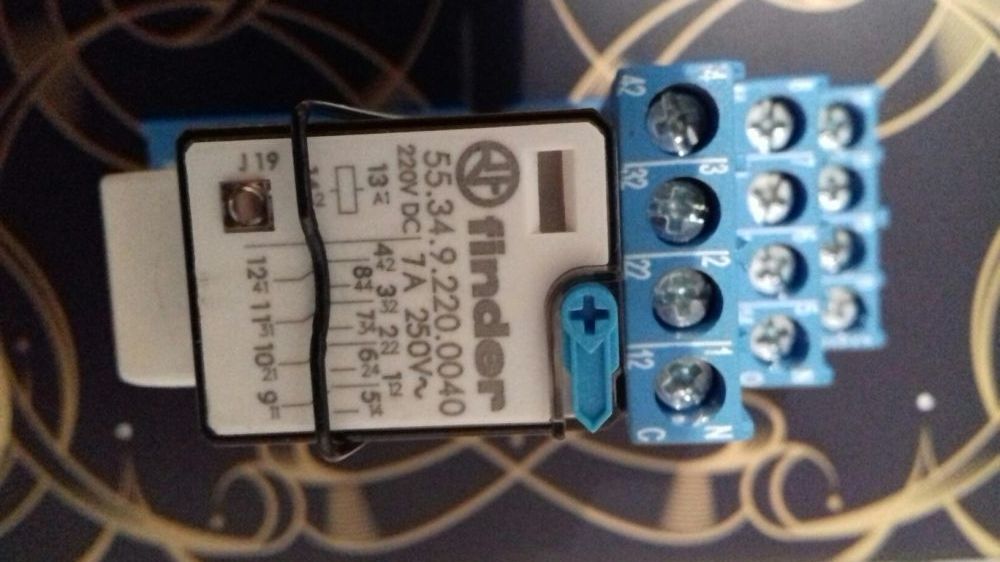 Releu Finder 220V dc