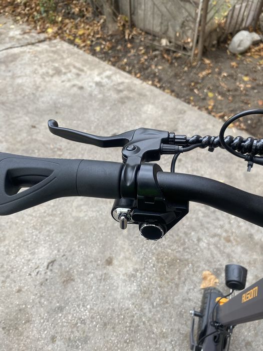 Vand Ausom L1 intretinuta foarte bine , stare excelenta