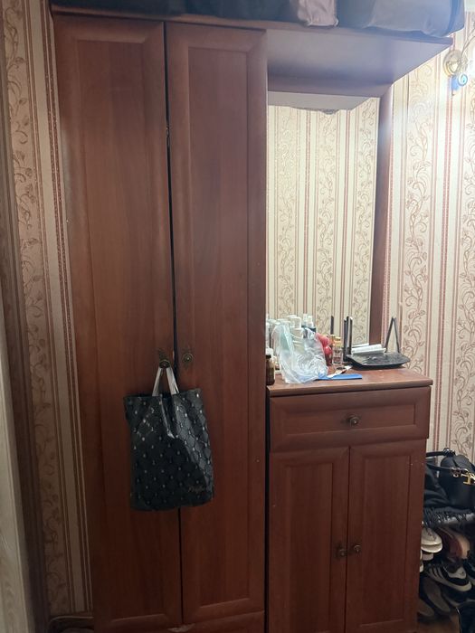 Прихожий шкаф с зеркалом