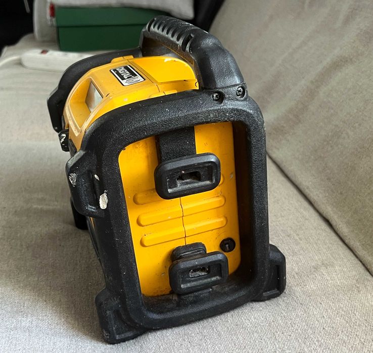Radio șantier DeWalt Digital DAB FM AUX USB functional doar pe baterie