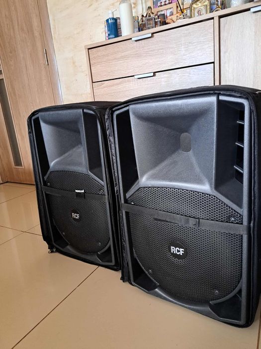 Vând boxe rcf 712 cu tot cu huse