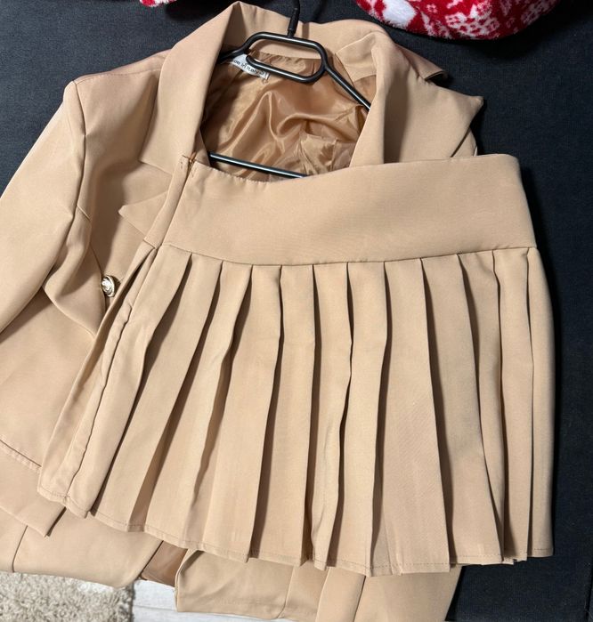 Дамски елегантен комплект сако и пола