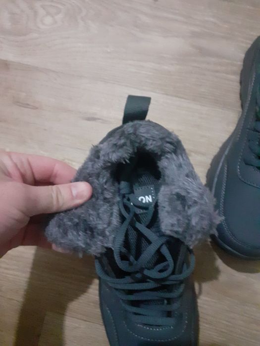 Продам кроссовки зимние размер 39