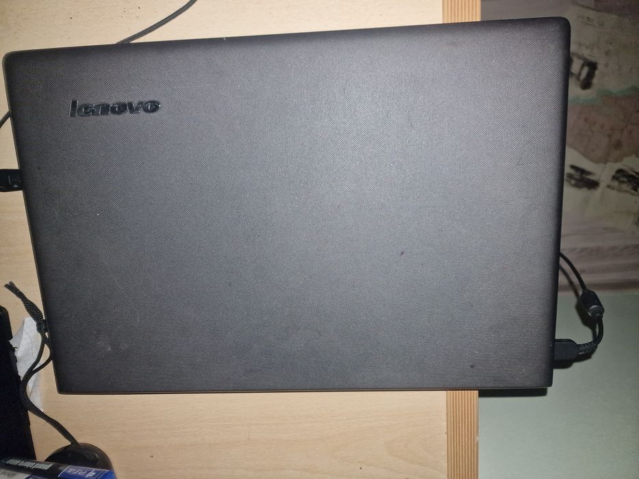 Laptop în stare bună vine cu încărcător