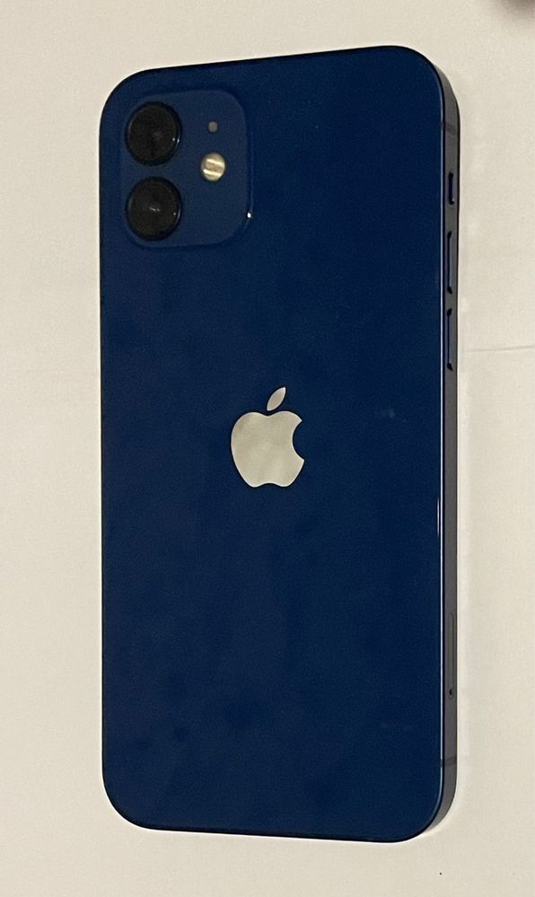Продаю iPhone 12